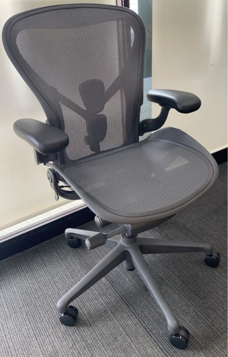 名古屋市 Herman Miller ハーマンミラー アーロンチェア AER1B23DW-0004 の買取実績